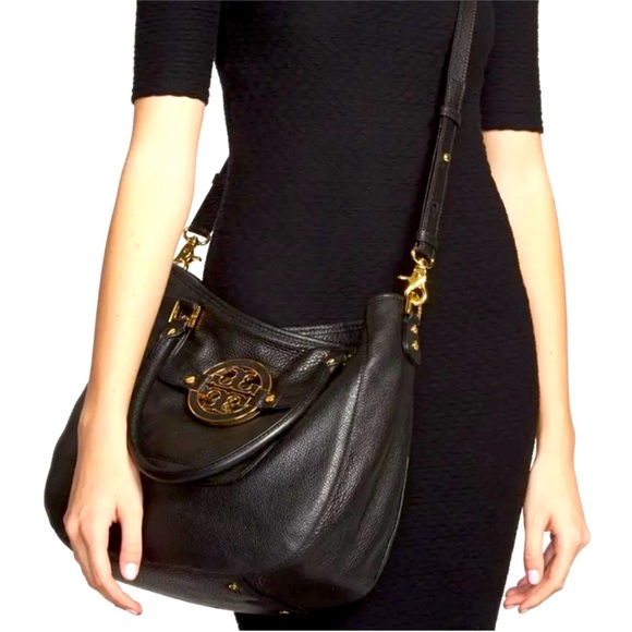 Tory Burch Handbags - Tory Burch Amanda classic leather handle bag.